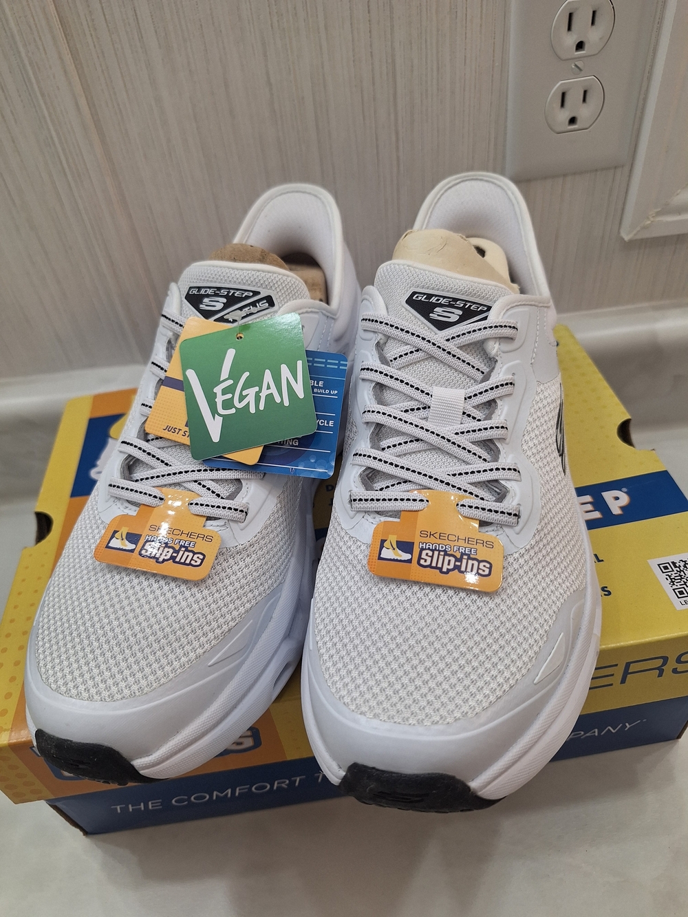 Skechers Men’s White Glide-Step Mesh Walking Shoes